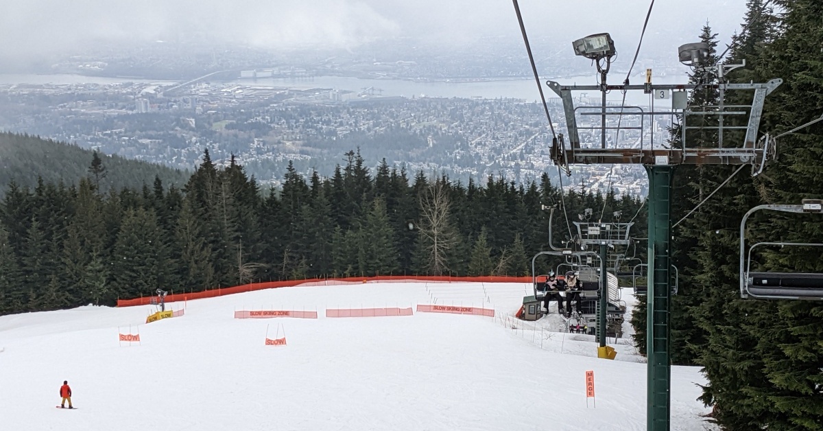 2022-04-01 Grouse mountain snow report