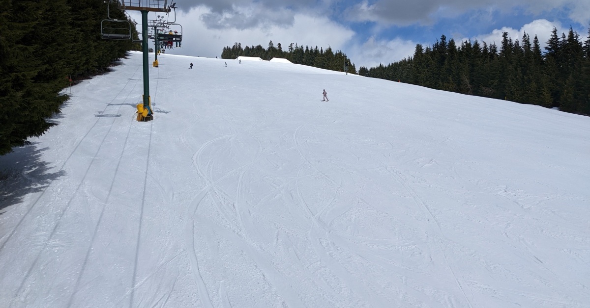 2022-04-14 Grouse mountain snow report