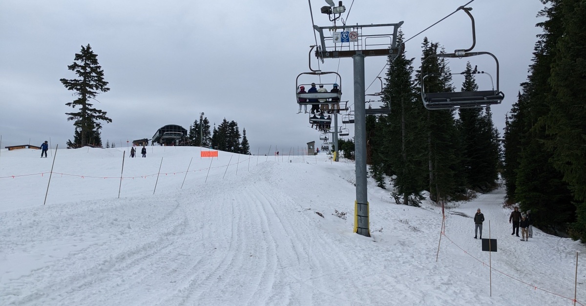 2022-11-21 Grouse mountain snow report