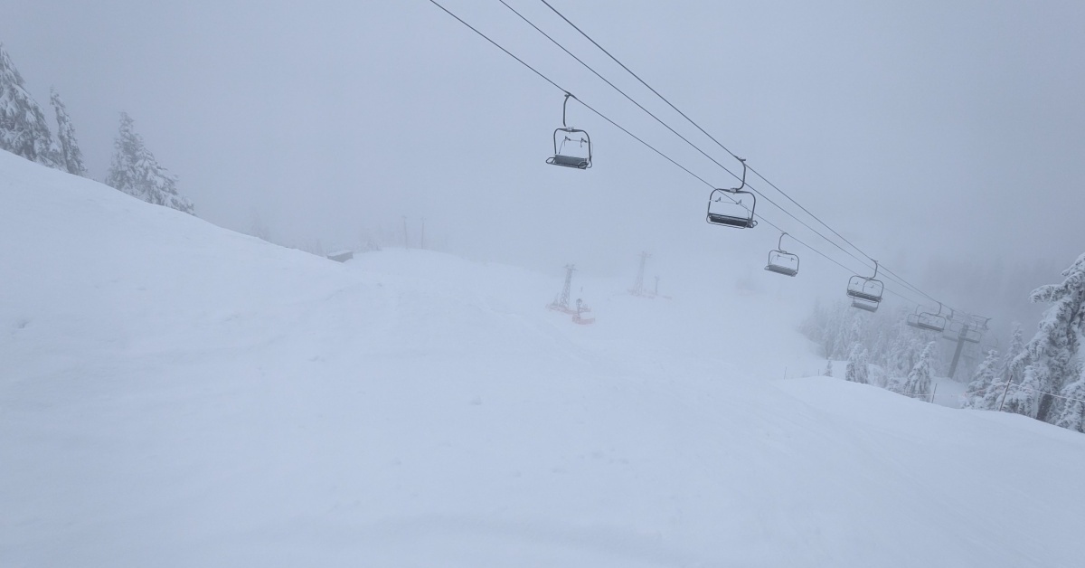 2023-01-24 Grouse mountain snow report
