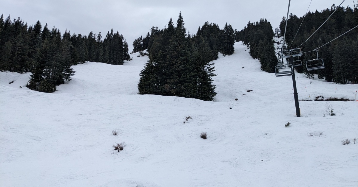 2023-04-10 Grouse mountain snow report
