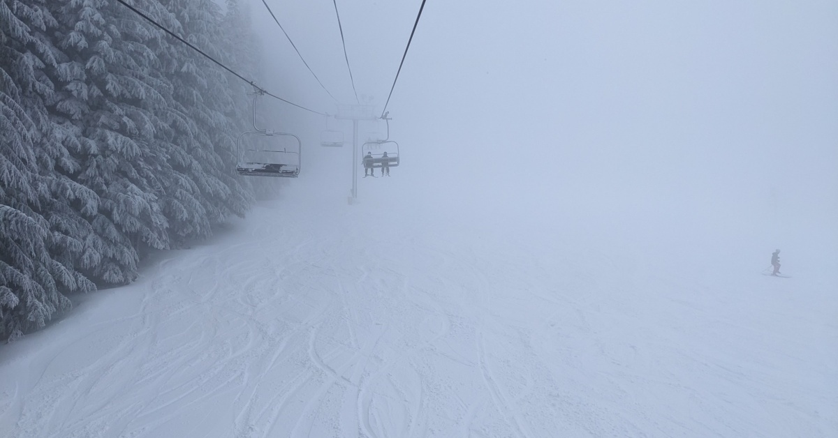 2023-04-18 Grouse mountain snow report