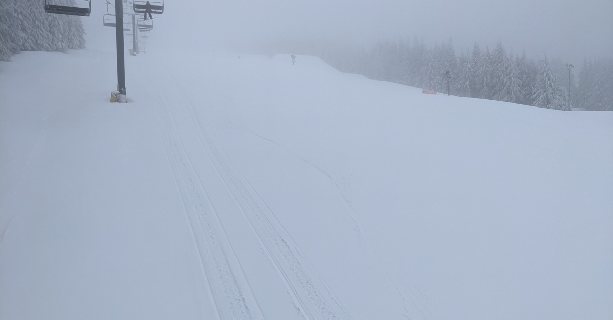 2023-04-19 Grouse mountain snow report
